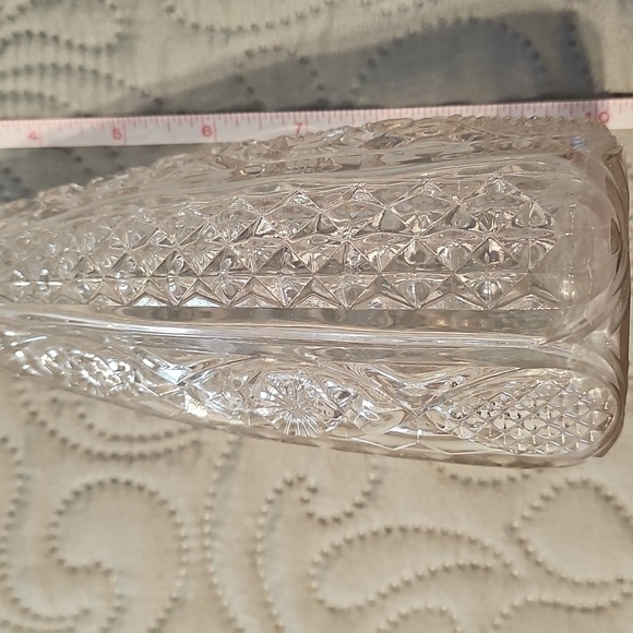 Elegant Clear Glass Patterned Decanter - Picture 3 of 7